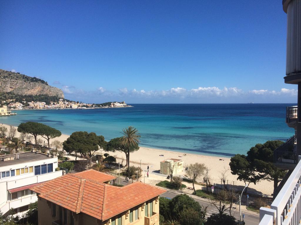 Mondello Luxury Apartment On The Beach Exterior photo