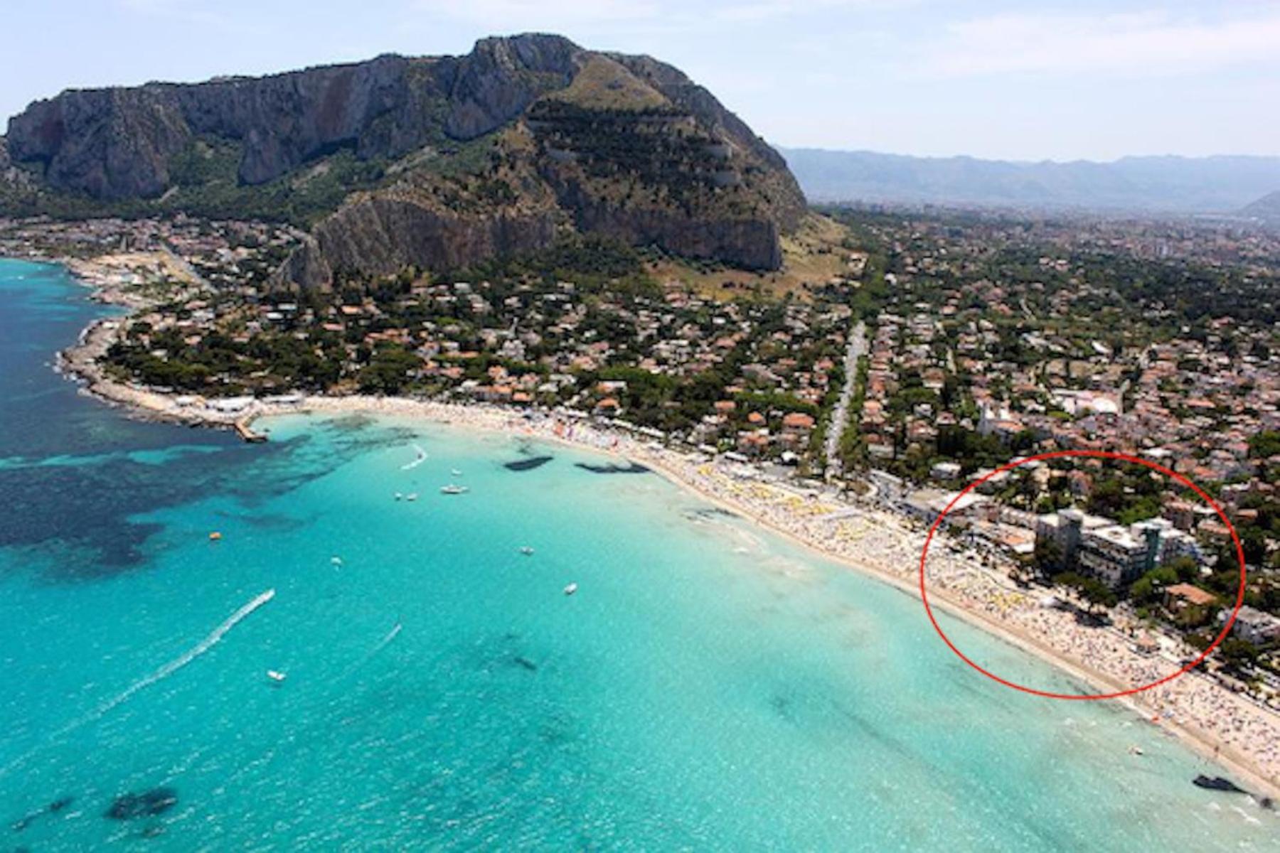 Mondello Luxury Apartment On The Beach Exterior photo