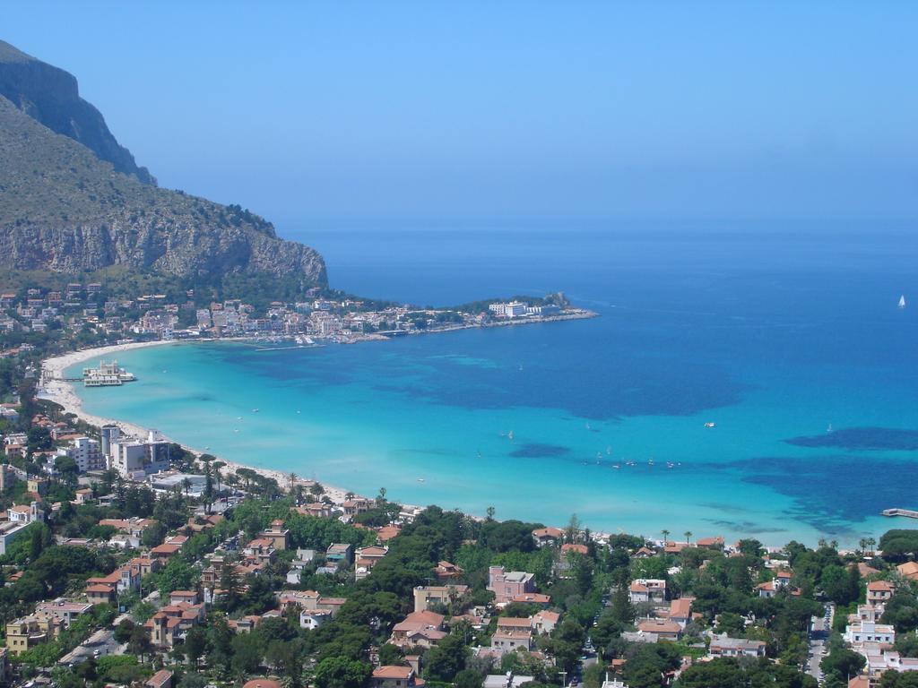 Mondello Luxury Apartment On The Beach Exterior photo