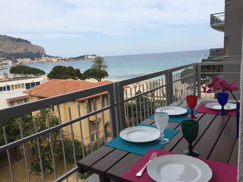 Mondello Luxury Apartment On The Beach Room photo