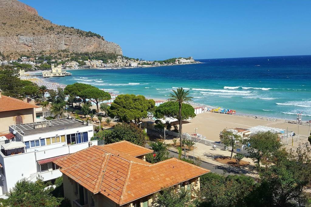 Mondello Luxury Apartment On The Beach Exterior photo